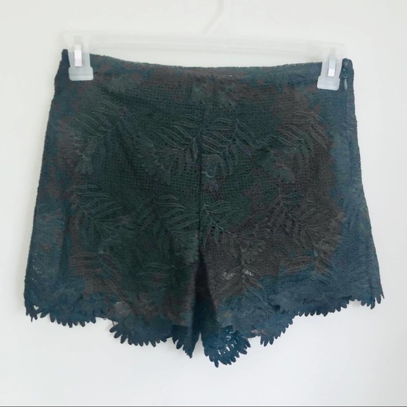 Sadie & Sage Pants - NWT Sadie & Sage Floral Lace Side Zip Shorts